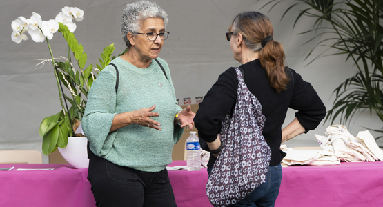 Djamila Belharizi, conseillère municipale déléguée à l’Environnement, ici au stand des élus.