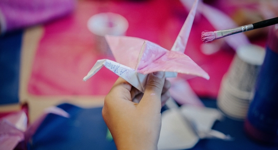 Confection d'origamis à l'école Chevalier de Saint George