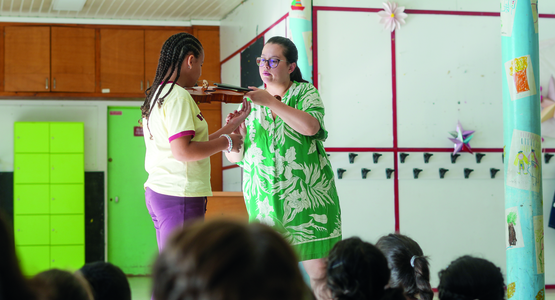 Rentrée en musique à l’école élémentaire Albert-Calmette avec Nicole Leon, professeur de violon au conservatoire du Blanc-Mesnil. © Ateaina production