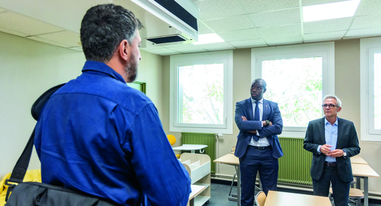 Mercredi 2 septembre, visite des travaux effectués au collège René- Descartes par le maire Demba Traore et le président du conseil départemental de la Seine-Saint-Denis, Stéphane Troussel.