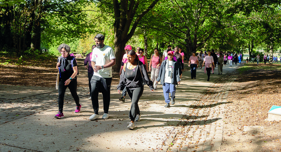 Grande marche pour Octobre Rose, samedi 3 octobre, dans le parc Anne-de-Kiev, ponctuée de temps d’information sur le dépistage, le suivi et la prévention des cancers féminins. © Dybopixell
