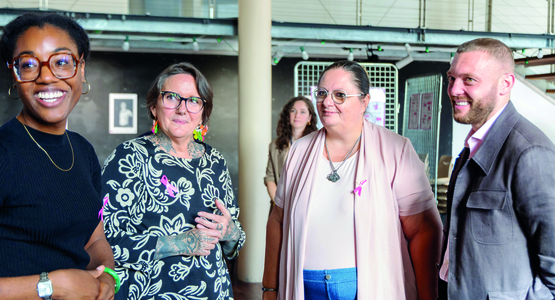 Vernissage de l’exposition À fleur de maux, mardi 6 octobre, à la médiathèque Édouard-Glissant, en présence de Marie-Pierre Ramos, adjointe au maire chargée de la Santé, du Handicap et des Familles monoparentales, Jonathan Beautin, conseiller municipal délégué à la Santé et au Handicap et la photographe Nathalie Kaïd. © Fabien Charlier