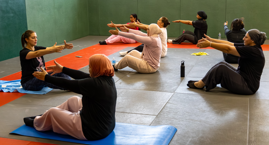 Atelier de Pilates à la maison de quartier Jean-Jaurès, mardi 13 octobre. L’activité physique contribue à limiter le risque de développer un cancer du sein.  © Fabien Charlier