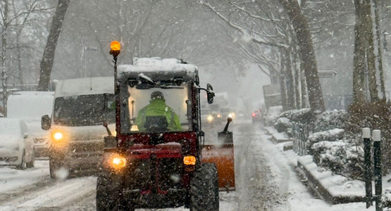 Les agents du CTM déneigent les routes