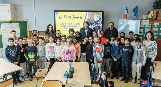 Thierry Meignen, sénateur de la Seine-Saint-Denis et président de la majorité municipale, a rendu visite aux CM2 de l’école élémentaire Jean-Jaurès, afin de découvrir leur magazine Le Petit Jaurès.